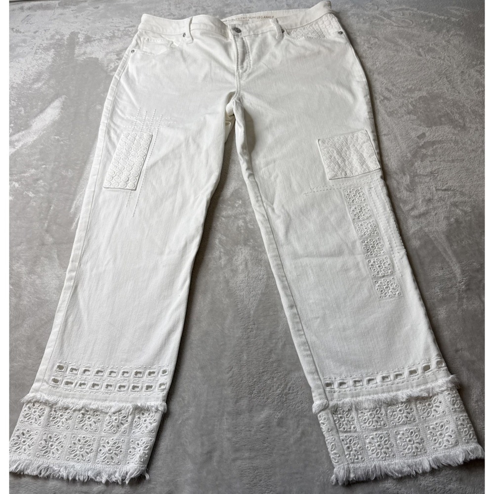 Chicos Size 2R So Slimming Girlfriend Ankle White Crochet Accent Pants Size 12R